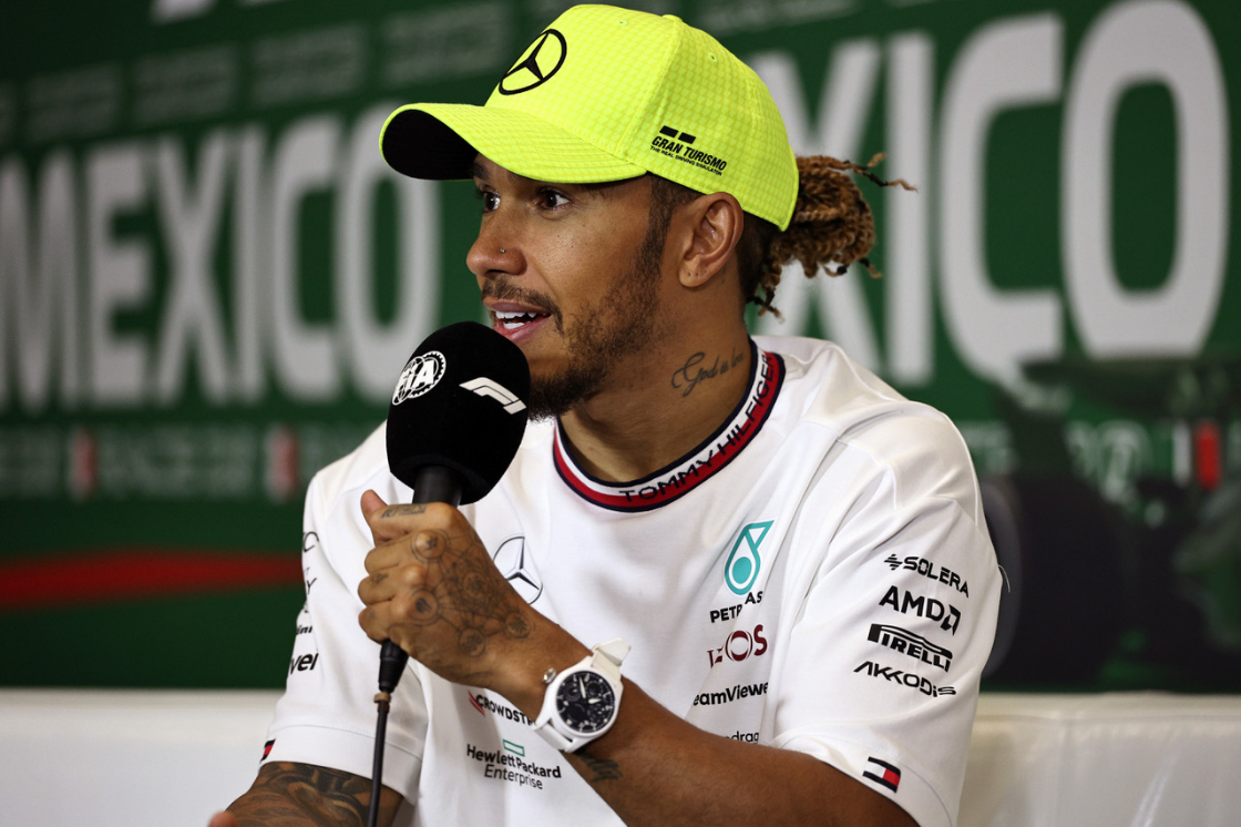 直擊!Lewis Hamilton佩戴IWC Top Gun「太浩湖」特別版亮相墨西哥大獎賽-復刻表