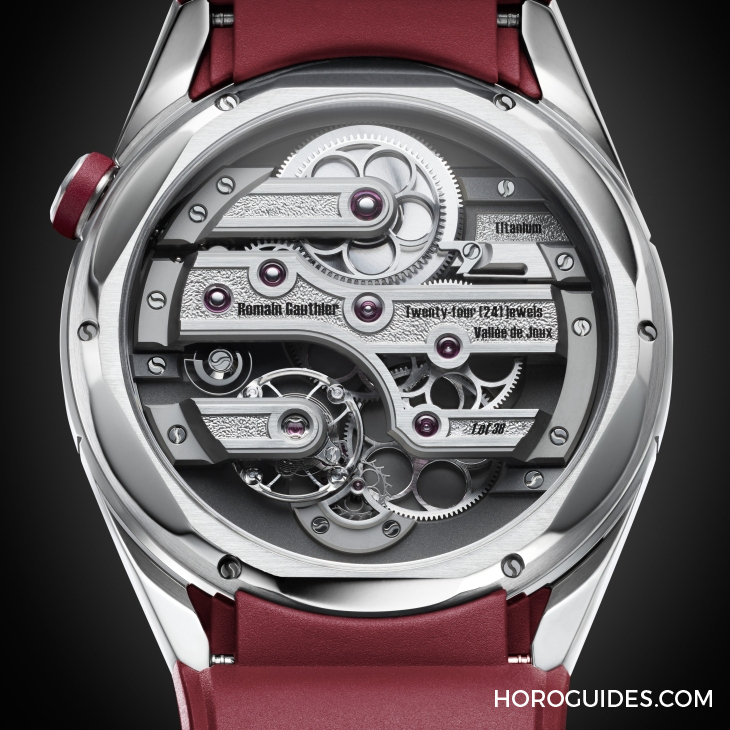 ROMAIN GAUTHIER - Romain Gauthier C系列推出第五代鈦金屬新作! 獨特的手工鑿刻紋理香檳面